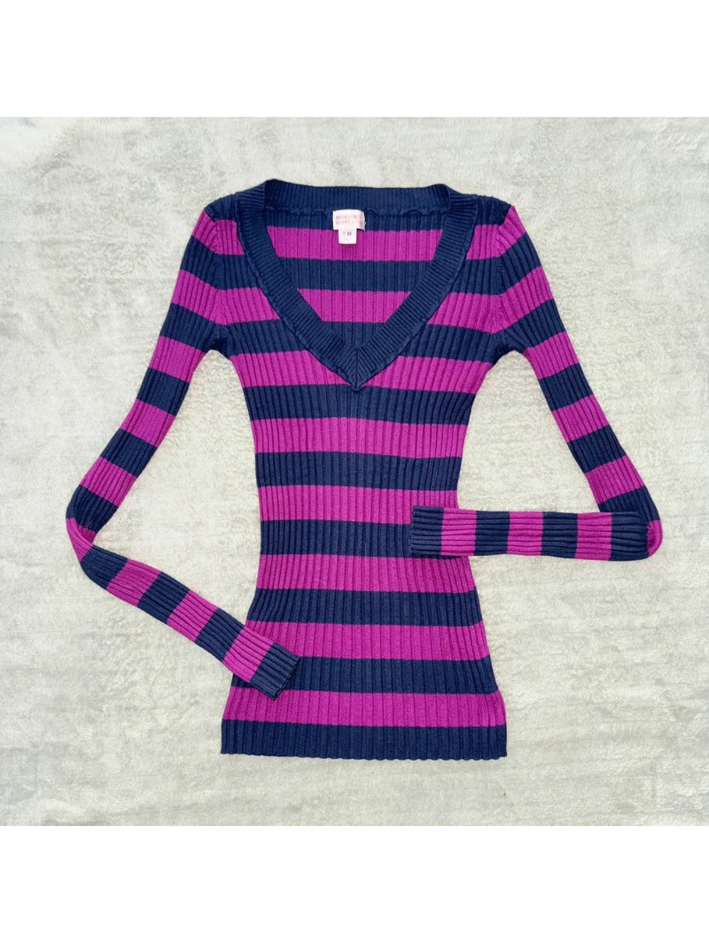Navy and Purple Y2K 2000’s V neck fitted sweater